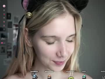 Watch auroremanaugh live