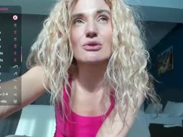 Watch classynikki live