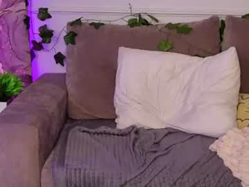 Watch emiliahronick live