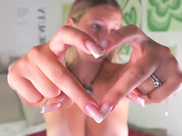 Watch emilyhewell live