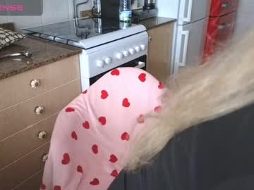 Watch lunary_mix live