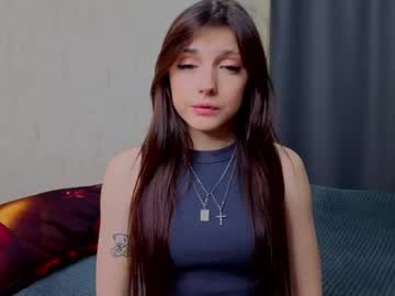 Watch oliviahoresnev live