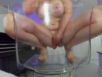 Watch petals_rose99 live